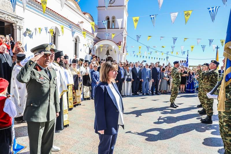 H ΠτΔ Κατερίνα Σακελλαροπούλου ολοκλήρωσε την επίσκεψή της στην Κάρπαθο για τους εορτασμούς της 80ης επετείου απελευθέρωσης του νησιού