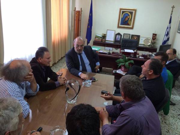 Σύσκεψη με αγρότες για την πρόσβαση στα κτήματα εκατέρωθεν του δρόμου Γαργαλιάνοι - Ρωμανού