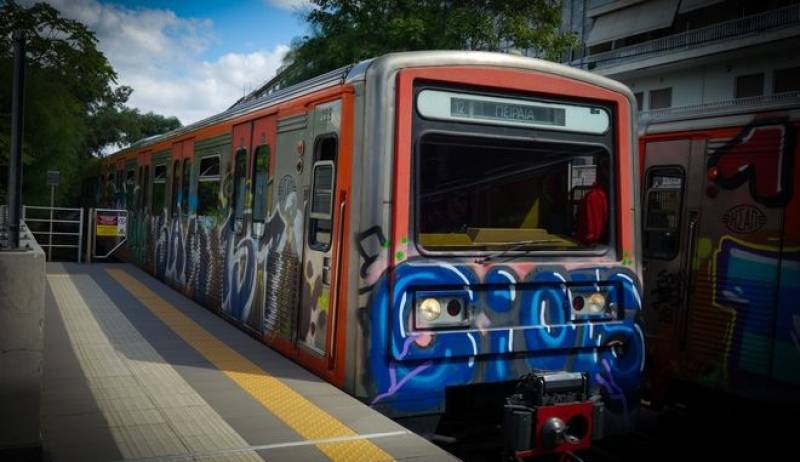 ΗΣΑΠ Ηρακλείου: Χωρίς τις αισθήσεις της ανασύρθηκε γυναίκα που έπεσε στις γραμμές