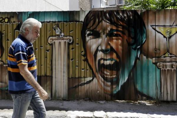 Επτά στους δέκα Έλληνες βλέπουν και φέτος ύφεση