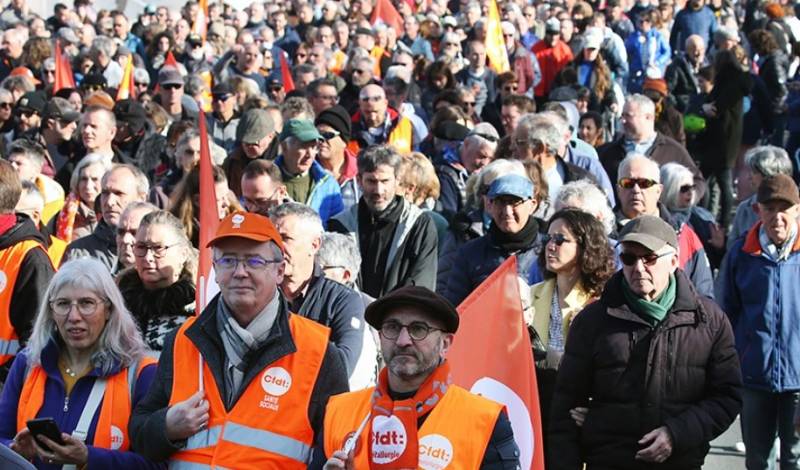 Στους δρόμους ξανά οι Γάλλοι - Ξεκίνησε η μεγάλη απεργία των εργατών για το ασφαλιστικό