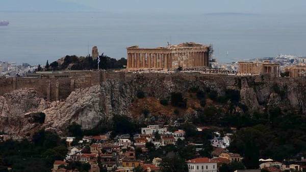 Η Αθήνα γιορτάζει την 73η επέτειο απελευθέρωσής της από τα ναζιστικά στρατεύματα κατοχής