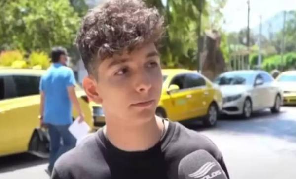 Πανελλήνιες 2022: «Είχαμε μια 25χρονη επιτηρήτρια πολύ όμορφη, μας έφτιαξαν καλά» - H viral εξομολόγηση μαθητή (Βίντεο)