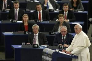 Πάπας: Να μη γίνει η Μεσόγειος νεκροταφείο μεταναστών