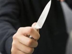 Ληστεία 38χρονου με μαχαίρι σε παντοπωλείο ηλικιωμένης