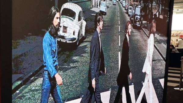 Σε δημοπρασία πίνακας που ζωγράφισαν οι Beatles