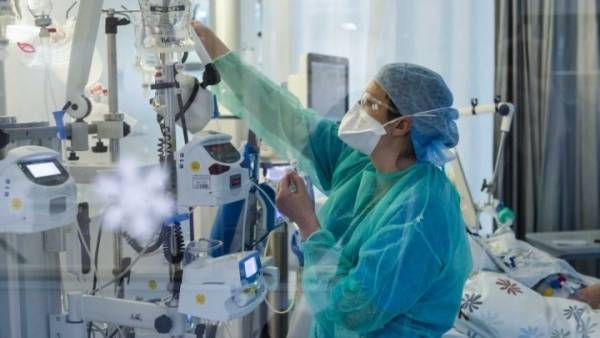 Κορονοιός: 599 κρούσματα, 328 διασωληνωμένοι, 33 θάνατοι το τελευταίο 24ωρο στην Ελλάδα