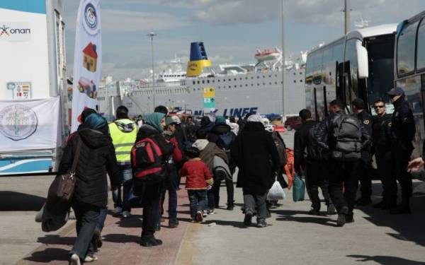 Χειροπέδες σε δυο Ελληνες που εξαπατούσαν πρόσφυγες