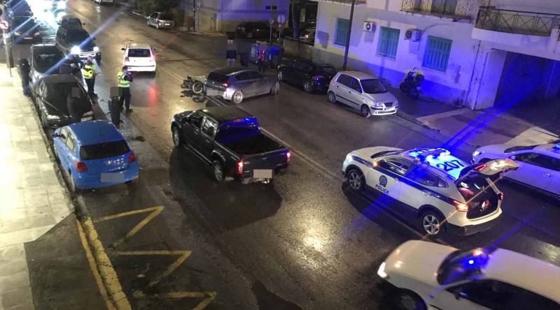 Καλαμάτα: Σύγκρουση αυτοκινήτου με μηχανάκι στην οδό Κρήτης