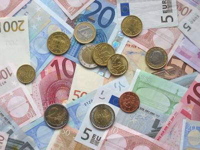 Επιστρεπτέα προκαταβολή: Στο τραπέζι η αύξηση δόσεων - Πότε θα αποφασιστεί