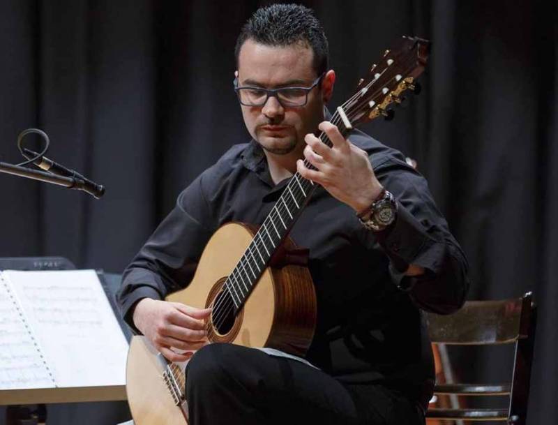 Ο Αντώνης Κουφουδάκης στην "Ε" για το 8ο Φεστιβάλ Κιθάρας Καλαμάτας 