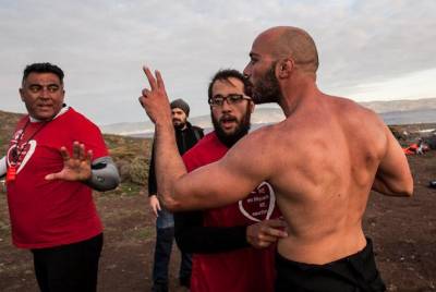 "Γιατί η κάμερα δεν φαίνεται σαν όπλο..."