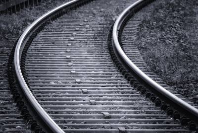 Eγκλημα το μπάζωμα των σιδηροδρομικών γραμμών