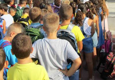 Τροχονόμοι διανέμουν φυλλάδια σε σχολεία