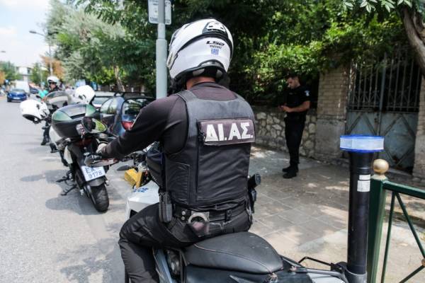 Αγ. Στέφανος: Σύγκρουση μοτοσικλέτας της ομάδας ΔΙΑΣ με ΙΧ αυτοκίνητο – Ελαφρά τραυματίστηκαν οι δύο αστυνομικοί