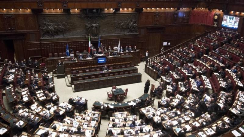 Η Ιταλία βυθίζεται σε μία πρωτόγνωρη πολιτική κρίση