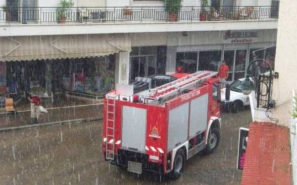 Πάνω από 325 κλήσεις στην Πυροσβεστική λόγω των έντονων καιρικών φαινομένων σε Πελοπόννησο και Δυτική Ελλάδα