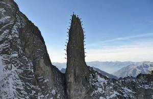Εκατοντάδες ορειβάτες στις Αλπεις για μια εκπληκτική φωτογράφιση