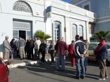 Ουρές στην Καλαμάτα για πληρωμές τελών και φόρων