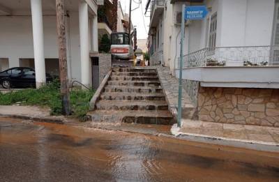 Καλαμάτα: Πλημμύρισε από βλάβη η οδός Παλαιολόγου