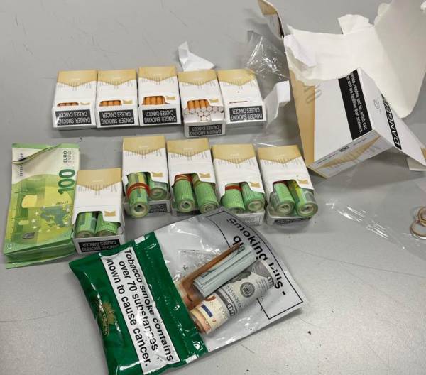 ΑΑΔΕ: Ο Μπαρτ εντόπισε 30.000 ευρώ κρυμμένα σε πακέτα τσιγάρων