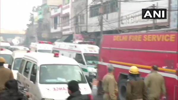 Πυρκαγιά σε εργοστάσιο στην Ινδία: Πάνω από 30 νεκροί (Βίντεο)
