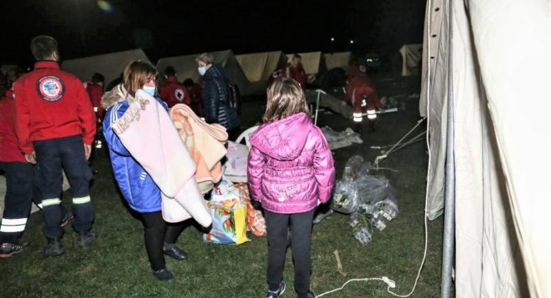 Σεισμός 6 Ρίχτερ στην Ελασσόνα: Δύσκολη νύχτα για τους κατοίκους – Διανυκτέρευσαν σε ξενοδοχεία και σκηνές