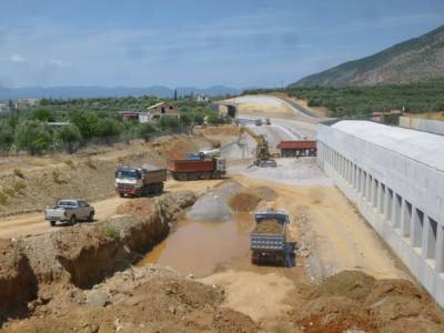 Εντατικά έργα στην Αγιάννα για τον περιφερειακό της Καλαμάτας (βίντεο-φωτογραφίες)