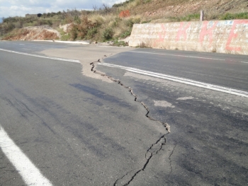 ΑΠΑΓΟΡΕΥΤΙΚΟ ΤΟ ΚΟΣΤΟΣ ΑΠΟΚΑΤΑΣΤΑΣΗΣ ΤΩΝ ΖΗΜΙΩΝ   8 εκατ. ευρώ η επισκευή   του δρόμου στο Δερβένι 