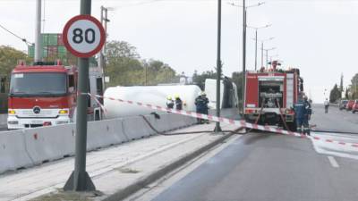 Λεωφόρος Σχιστού: Ανατροπή βυτιοφόρου που μετέφερε υγραέριο – Διακοπή κυκλοφορίας (βίντεο)