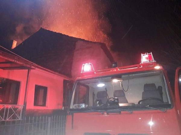 Μεσσηνία: Σπίτι κάηκε ολοσχερώς από κεραυνό στο Κατσαρού