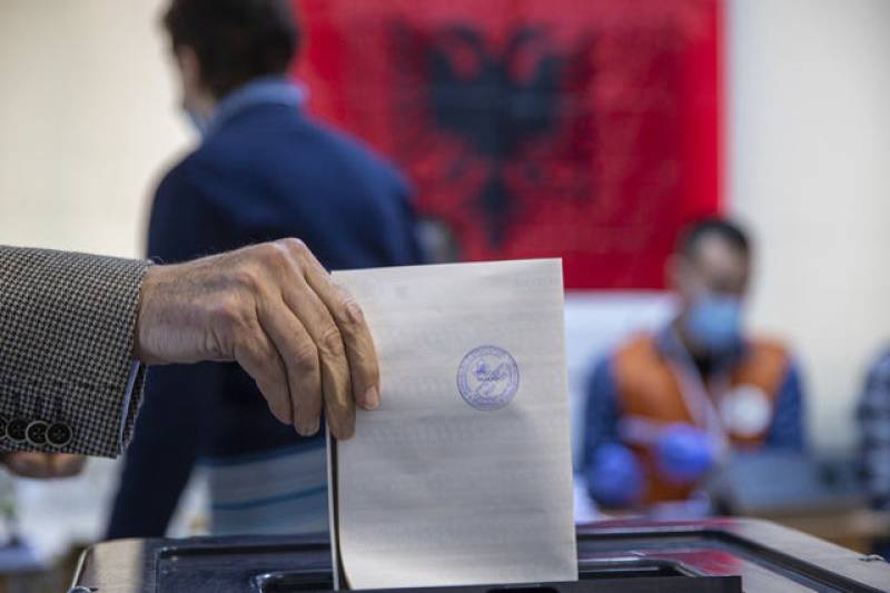 Εκλογές στη Χειμάρρα: Κλείνουν οι κάλπες – Καταγγελίες για παρατυπίες (βίντεο)