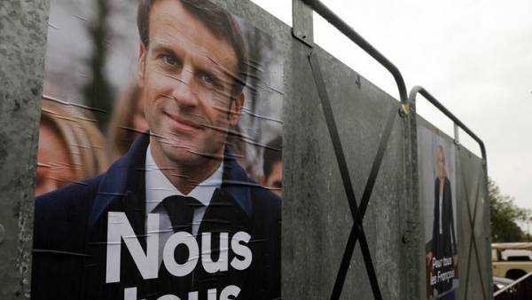 Προεδρικές εκλογές στη Γαλλία: Οι μεγάλες εφημερίδες καλούν τους αναγνώστες τους να ψηφίσουν τον Μακρόν