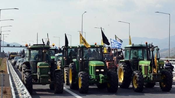 Αγρότες έκλεισαν τον αυτοκινητόδρομο της Ιονίας Οδού, στον κόμβο Μπάγιας