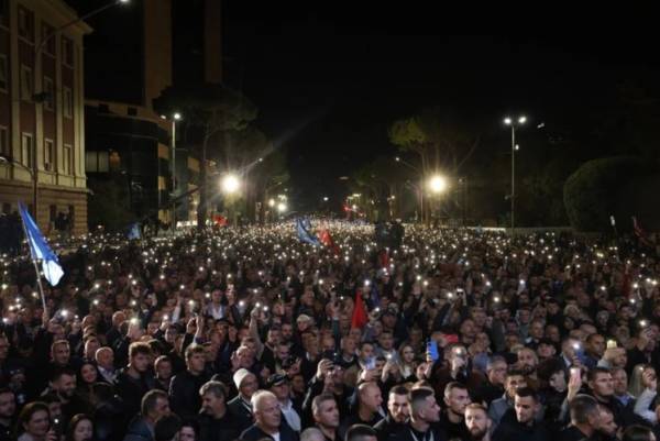 Αλβανία: Επεισόδια σε αντικυβερνητική διαδήλωση στα Τίρανα
