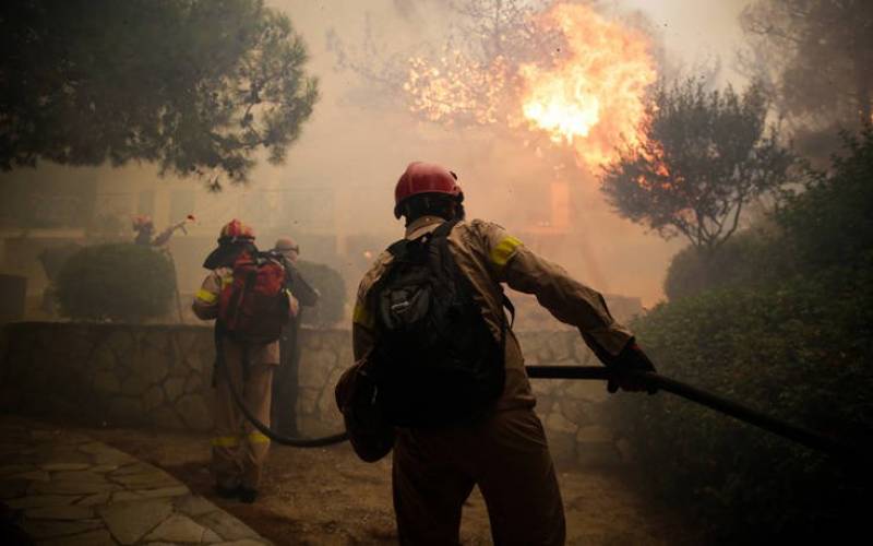 Αποστολή από την Κύπρο φτάνει στην Ελλάδα για να βοηθήσει στις φωτιές