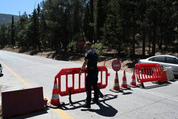 Φωτιά στον Κουβαρά: Διεκόπη εκ νέου η κυκλοφορία στη λεωφόρο Αθηνών – Σουνίου