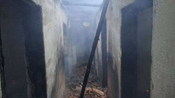 Μεσσηνία: Πυρκαγιά κατέστρεψε σπίτι στον Αετό (φωτογραφίες)