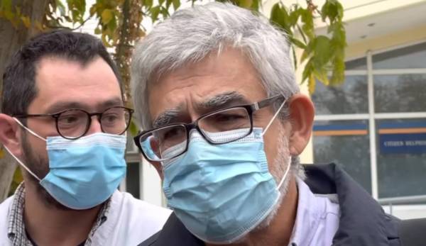 Λάρισα: «Λύγισε» on camera από την κόπωση ο υπεύθυνος κλινικής Covid του Γενικού Νοσοκομείου (Βίντεο)