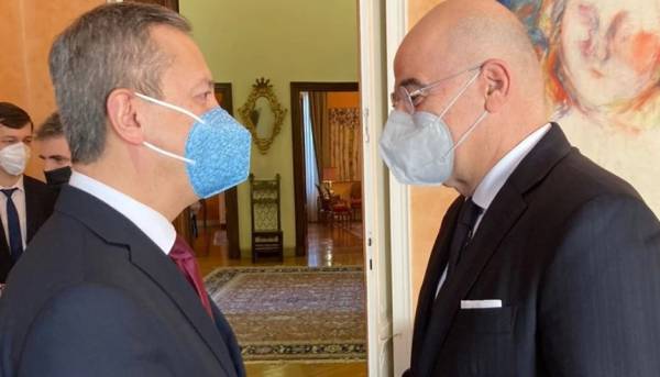 Στη Ρώμη ο Νίκος Δένδιας: Συναντήθηκε με τον πρέσβη του Ουζμπεκιστάν και την πρέσβη της Υεμένης