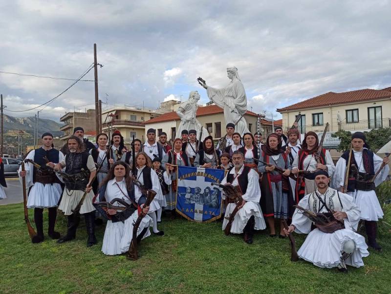 Οι «Ελληνομνήμονες» σε φεστιβάλ στη Μύκονο