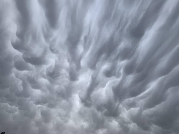 «Mammatus»: Τα εντυπωσιακά σπάνια νέφη εμφανίστηκαν σε Μεσσηνία και Λακωνία