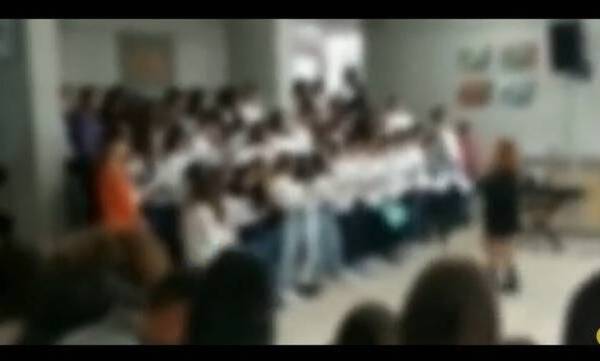 Ερέτρια: Τρόμος από έκρηξη σε σχολείο εν ώρα γιορτής (βίντεο)