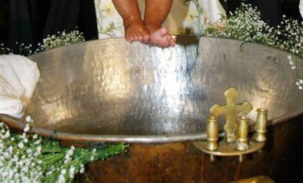 Απαγορεύει τις βαφτίσεις με δύο ονόματα η Μητρόπολη Πατρών
