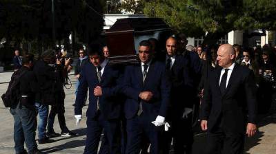 Ο πολιτικός και δημοσιογραφικός κόσμος αποχαιρέτησε τον Γιάννη Καψή