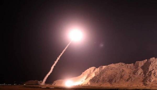 Επίθεση του Ιράν εναντίον βάσεων των ΗΠΑ στο Ιράκ - Εκτοξεύτηκαν «τουλάχιστον 35 πύραυλοι»