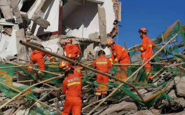 Κατέρρευσε κτίριο υπό ανακαίνιση στην Κίνα - Παγιδεύτηκαν έξι εργάτες