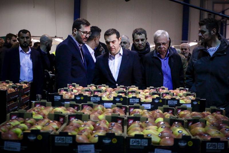 Τρίπολη: Την εταιρεία παραγωγής φρέσκων χυμών μήλου και ροδιού "Arcafroz" επισκέφθηκε ο πρωθυπουργός Αλ. Τσίπρας