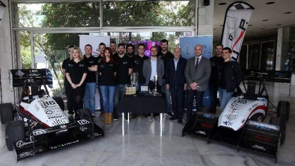 Δύο ελληνικά ηλεκτροκίνητα μονοθέσια οχήματα παρουσίασε η φοιτητική ομάδα «UoP Racing»