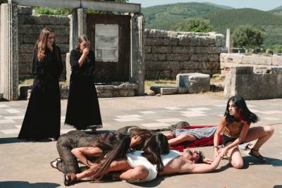 13ο Διεθνές Νεανικό Φεστιβάλ Αρχαίου Δράματος: «Χοηφόροι» του Αισχύλου χθες στην Αρχαία Μεσσήνη